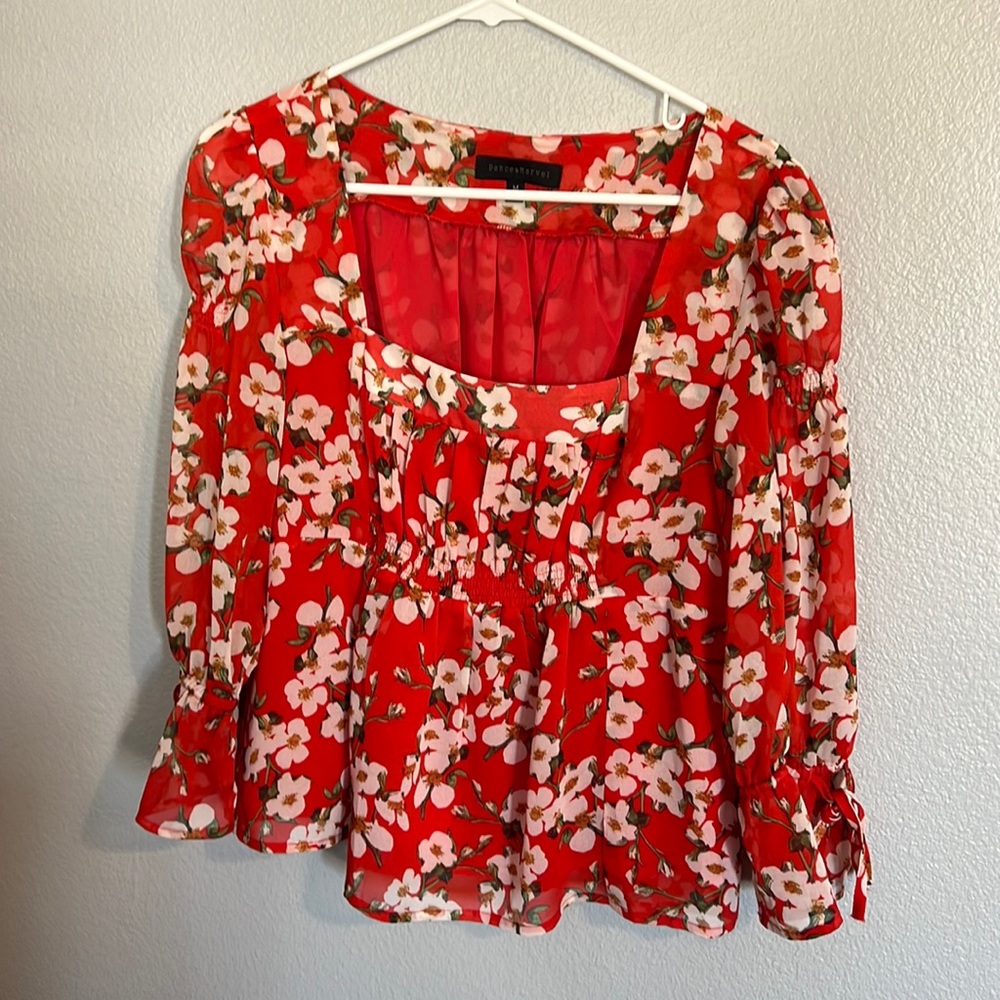 Like new floral blouse from vici runs small I am a small and got a medium